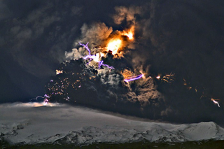 Illustration for article titled Eyjafjallajökull Rains Lightning Upon You